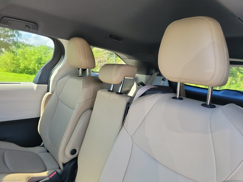 Used 2023 Toyota Sienna XLE FWD image 23