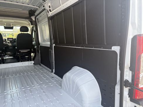 Used 2026 RAM ProMaster 2500 w/ Convenience Group FWD image 18
