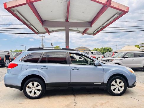 Used 2010 Subaru Outback 2.5i Limited AWD/4WD image 5