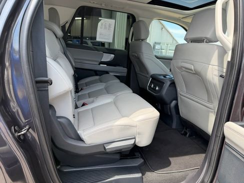Used 2025 Ford Expedition Max Active AWD/4WD image 7
