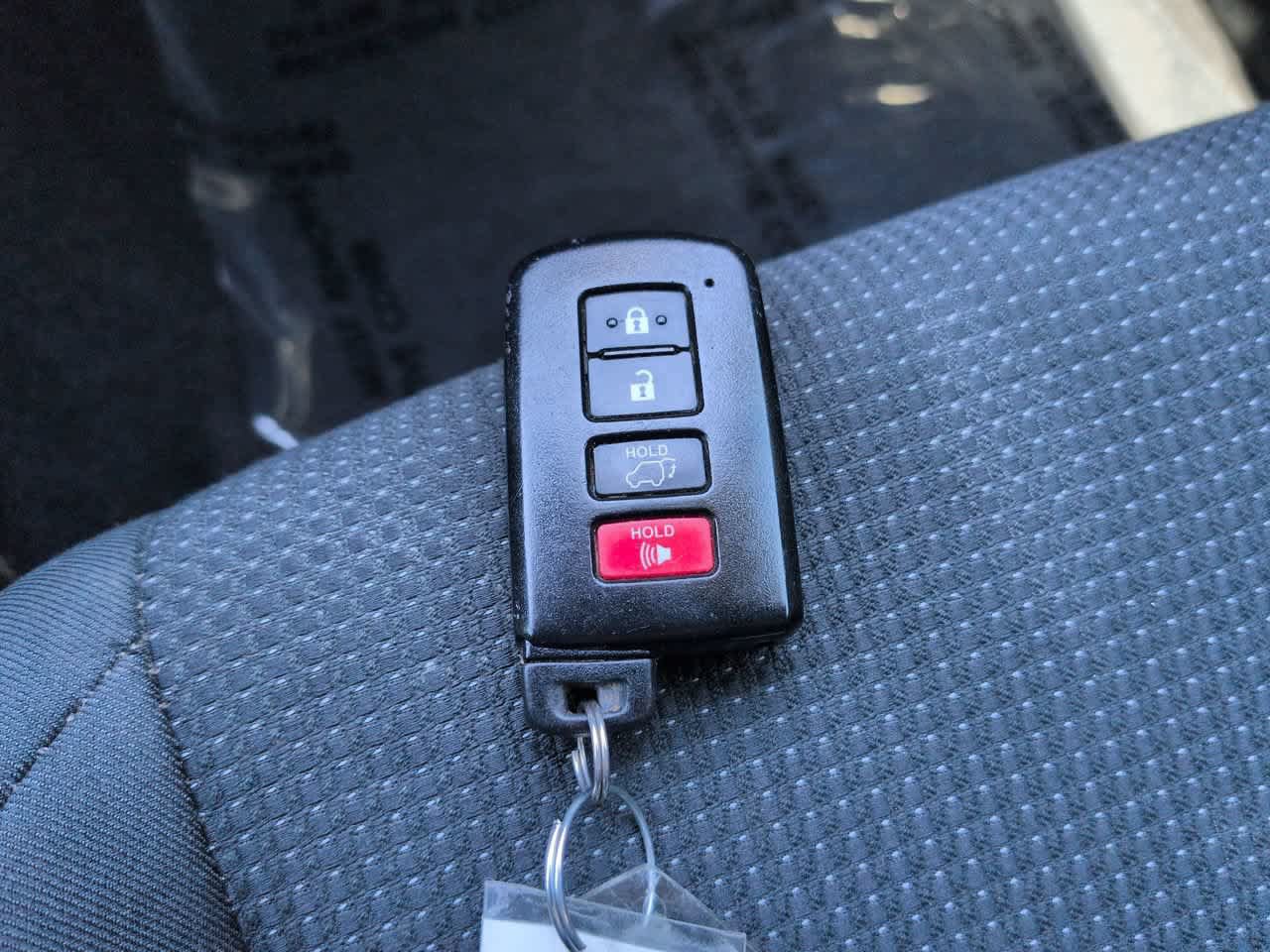 Used 2018 Toyota RAV4 XLE FWD image 26
