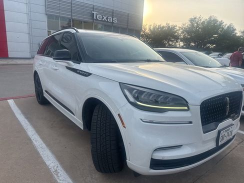 Used 2023 Lincoln Aviator Reserve w/ Equipment Group 201A image 2