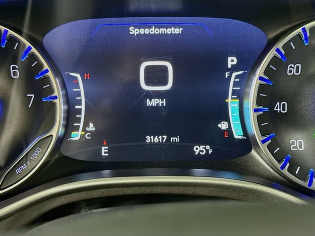 Used 2024 Chrysler Pacifica Touring-L FWD image 32