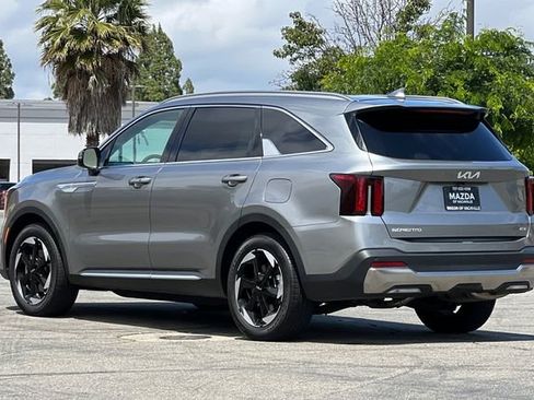 Used 2025 Kia Sorento EX AWD/4WD image 6