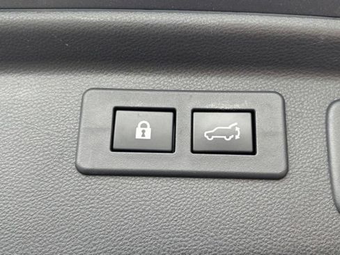 Used 2019 Subaru Forester Premium AWD/4WD image 7