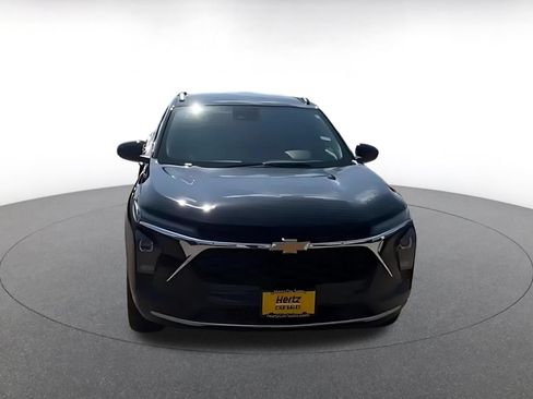 Used 2025 Chevrolet Trax LT FWD image 4