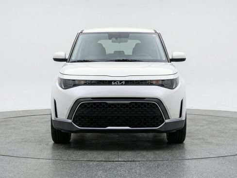 Used 2025 Kia Soul LX w/ LX Technology Package FWD image 2