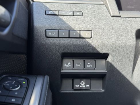 Used 2025 Lexus GX 550 image 28