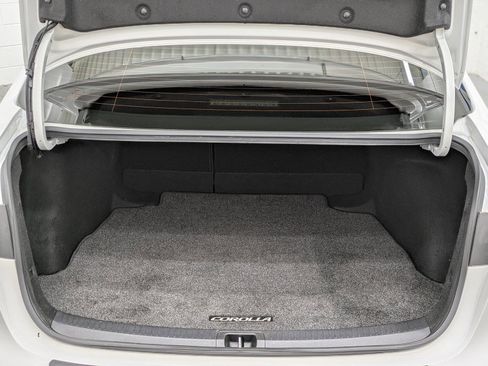 Used 2021 Toyota Corolla LE image 11