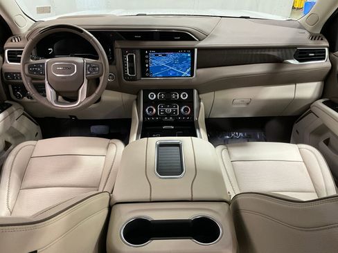 Used 2024 GMC Yukon XL Denali w/ Denali Reserve Package AWD/4WD image 14