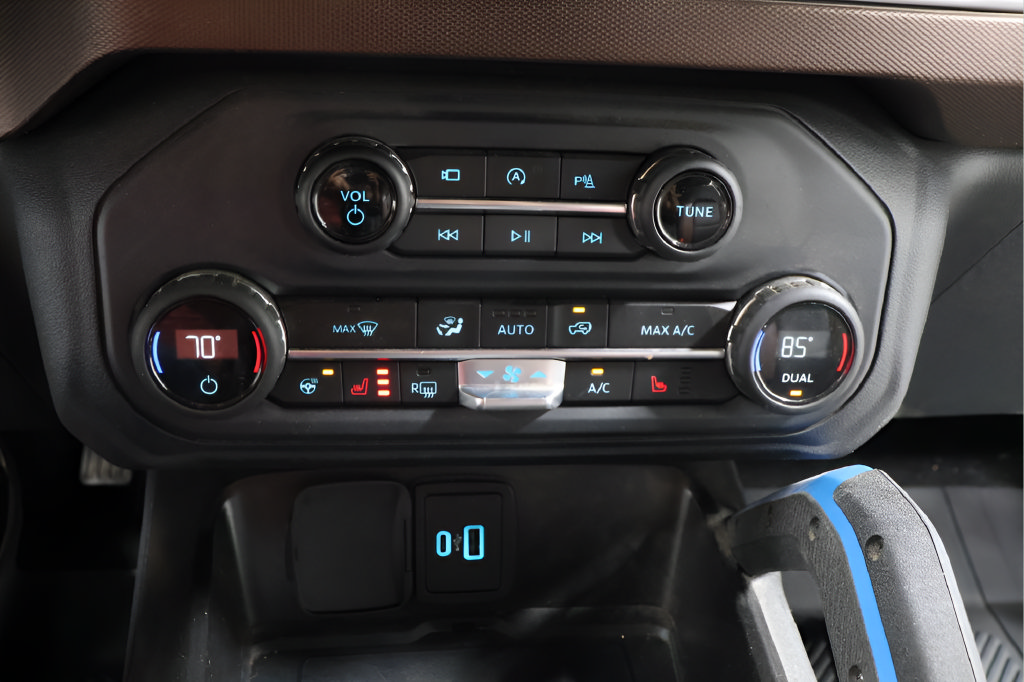 Used 2023 Ford Bronco Outer Banks w/ Sasquatch Package AWD/4WD image 11