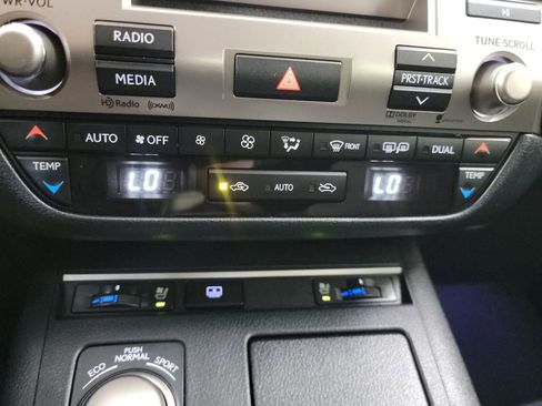 Used 2013 Lexus ES 300h w/ Luxury Pkg FWD image 21