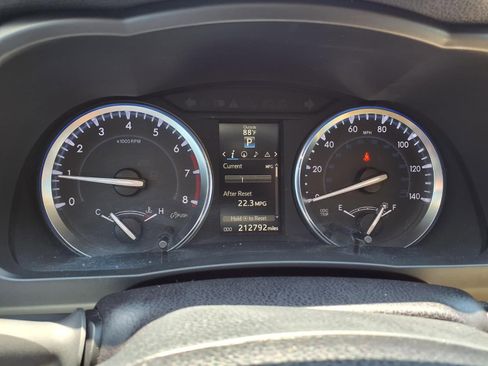 Used 2016 Toyota Highlander Limited FWD image 15
