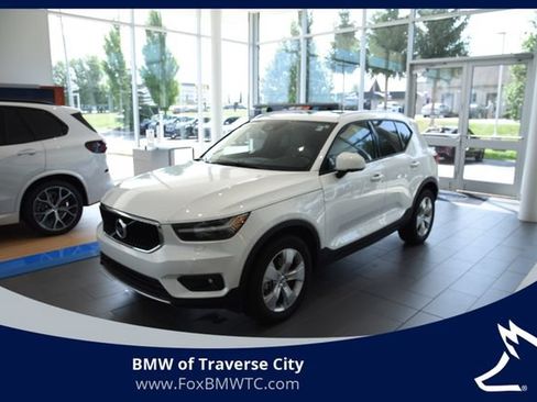 Used 2021 Volvo XC40 T5 Momentum w/ Premium Package AWD/4WD image 1