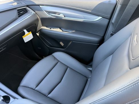 New 2026 Cadillac XT5 Luxury AWD/4WD image 16
