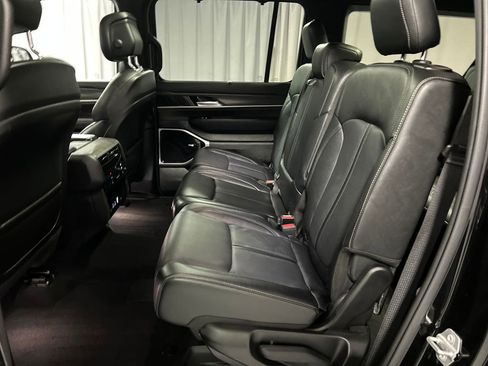 Used 2023 Jeep Wagoneer L Series III w/ Premium Group I AWD/4WD image 23