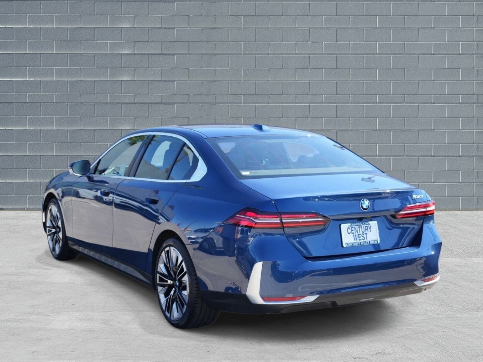 Used 2025 BMW 530i RWD image 3