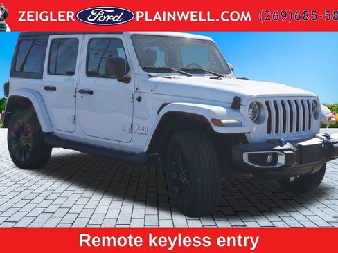 Used 2023 Jeep Wrangler Unlimited Sahara w/ Cold Weather Group AWD/4WD image 7