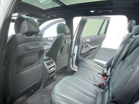 Used 2021 BMW X7 xDrive40i w/ M Sport Package image 12