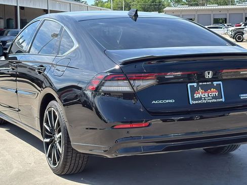 Used 2024 Honda Accord Touring image 3