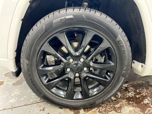 Used 2018 Jeep Grand Cherokee Altitude AWD/4WD image 27