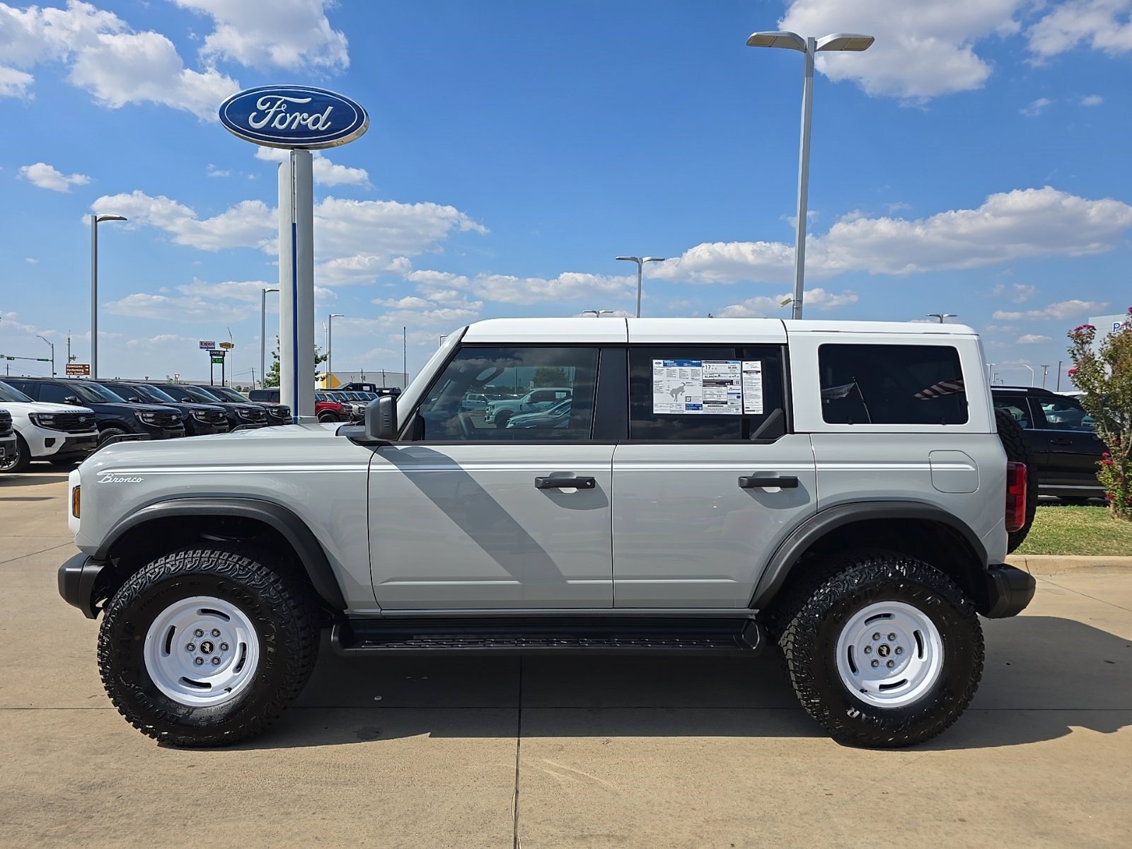 New 2026 Ford Bronco Heritage Edition AWD/4WD image 2