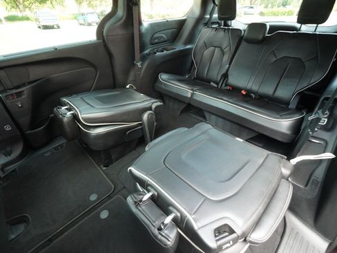 Used 2022 Chrysler Pacifica Limited w/ S Appearance Package FWD image 26