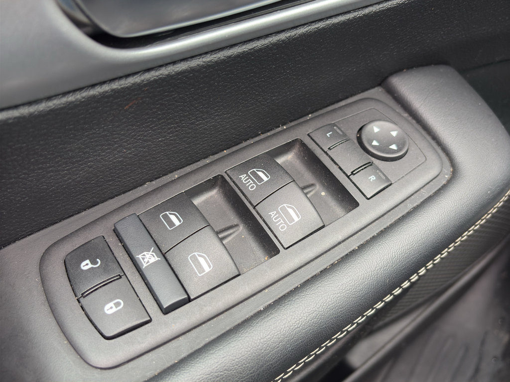 Used 2024 Chrysler Pacifica Touring FWD image 25