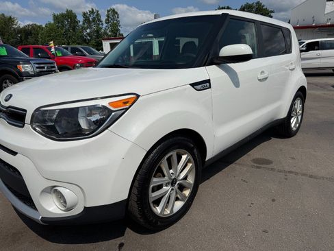 Used 2018 Kia Soul + FWD image 9