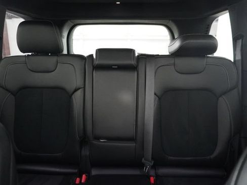 Used 2025 Jeep Grand Cherokee Altitude RWD image 31
