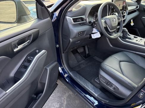 New 2026 Toyota Highlander XLE image 18