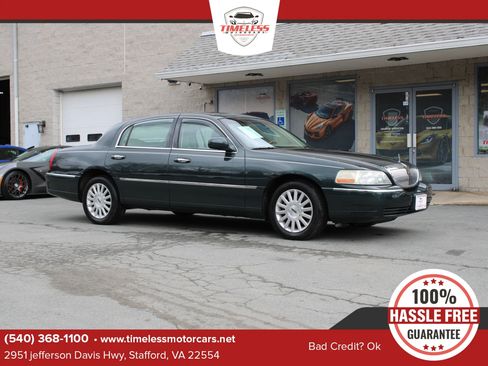 Used 2003 Lincoln Town Car Signature image 1