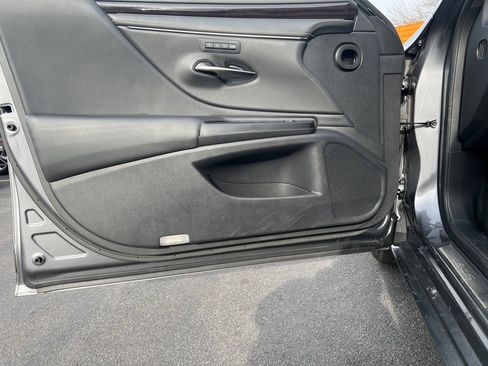 Used 2019 Lexus ES 300h image 10