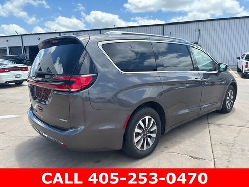 Used 2021 Chrysler Pacifica Touring-L FWD image 24