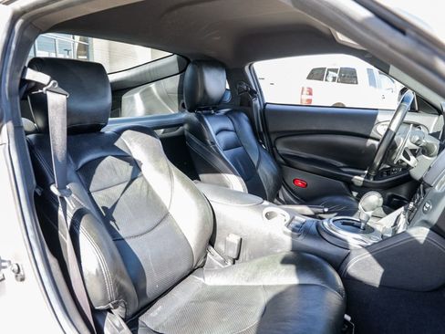 Used 2010 Nissan 370Z Coupe image 19