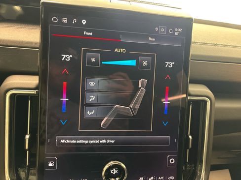Used 2026 GMC Yukon Denali w/ Sun & Power Step Package AWD/4WD image 36