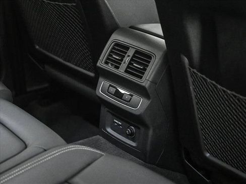 Certified 2025 Audi Q5 e Premium Plus w/ Premium Plus Package AWD/4WD image 18