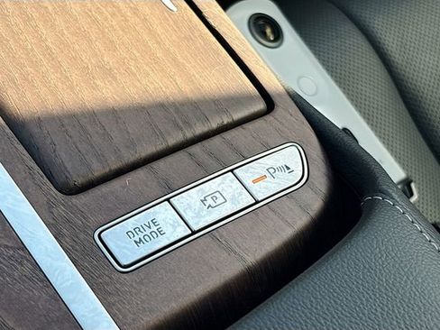 Used 2024 Genesis G80 image 30