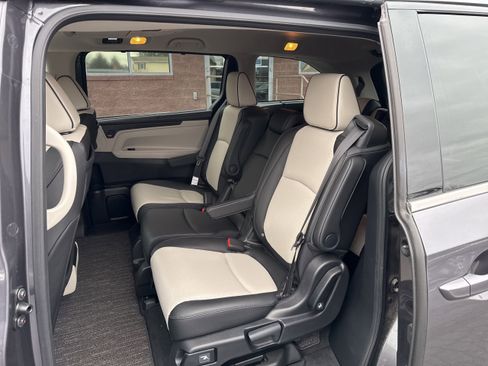 Used 2025 Honda Odyssey Elite image 14