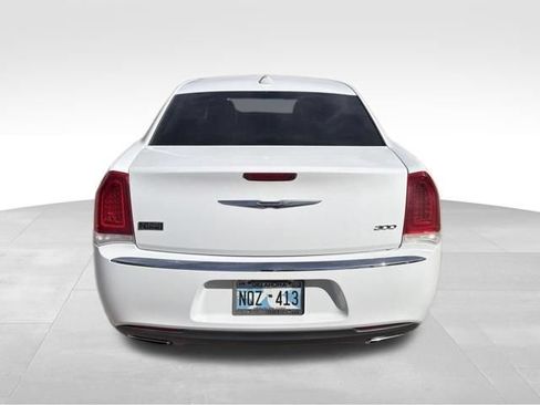 Used 2016 Chrysler 300 Limited RWD image 4