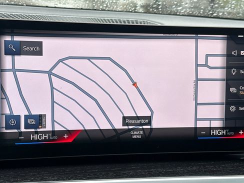Certified 2024 BMW 330i Sedan image 21