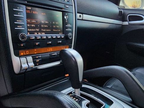 Used 2010 Porsche Cayenne GTS image 37