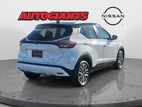 Used 2023 Nissan Kicks SV image 2