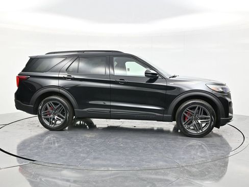 New 2026 Ford Explorer ST-Line w/ ST-Line Street Pack image 4