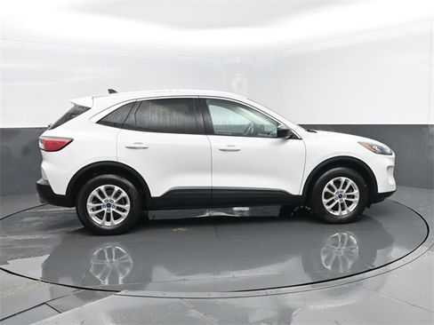 Used 2022 Ford Escape SE w/ Cold Weather Package image 4