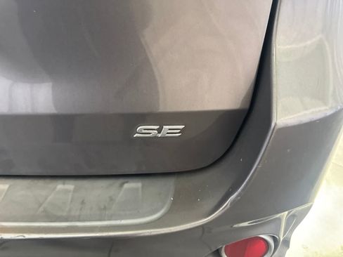 Used 2016 Toyota Sienna SE Premium FWD image 11