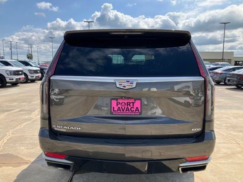 Used 2021 Cadillac Escalade Premium Luxury AWD/4WD image 6
