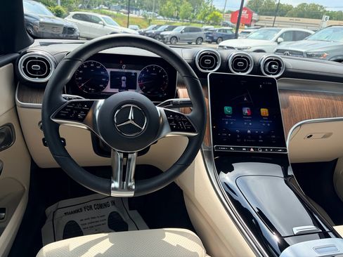 Used 2025 Mercedes-Benz GLC 300 4MATIC image 6
