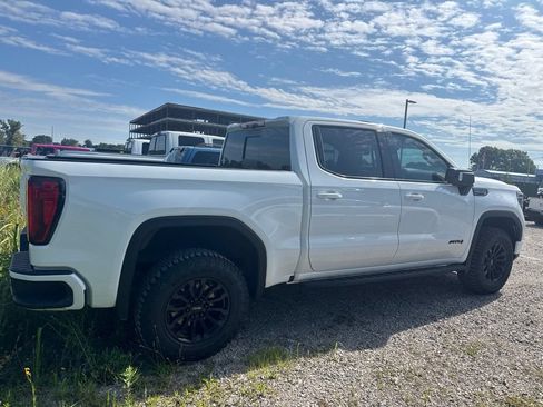 Used 2023 GMC Sierra 1500 AT4 w/ AT4 Premium Package AWD/4WD image 9