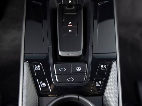 Certified 2025 Porsche 911 Carrera RWD image 29